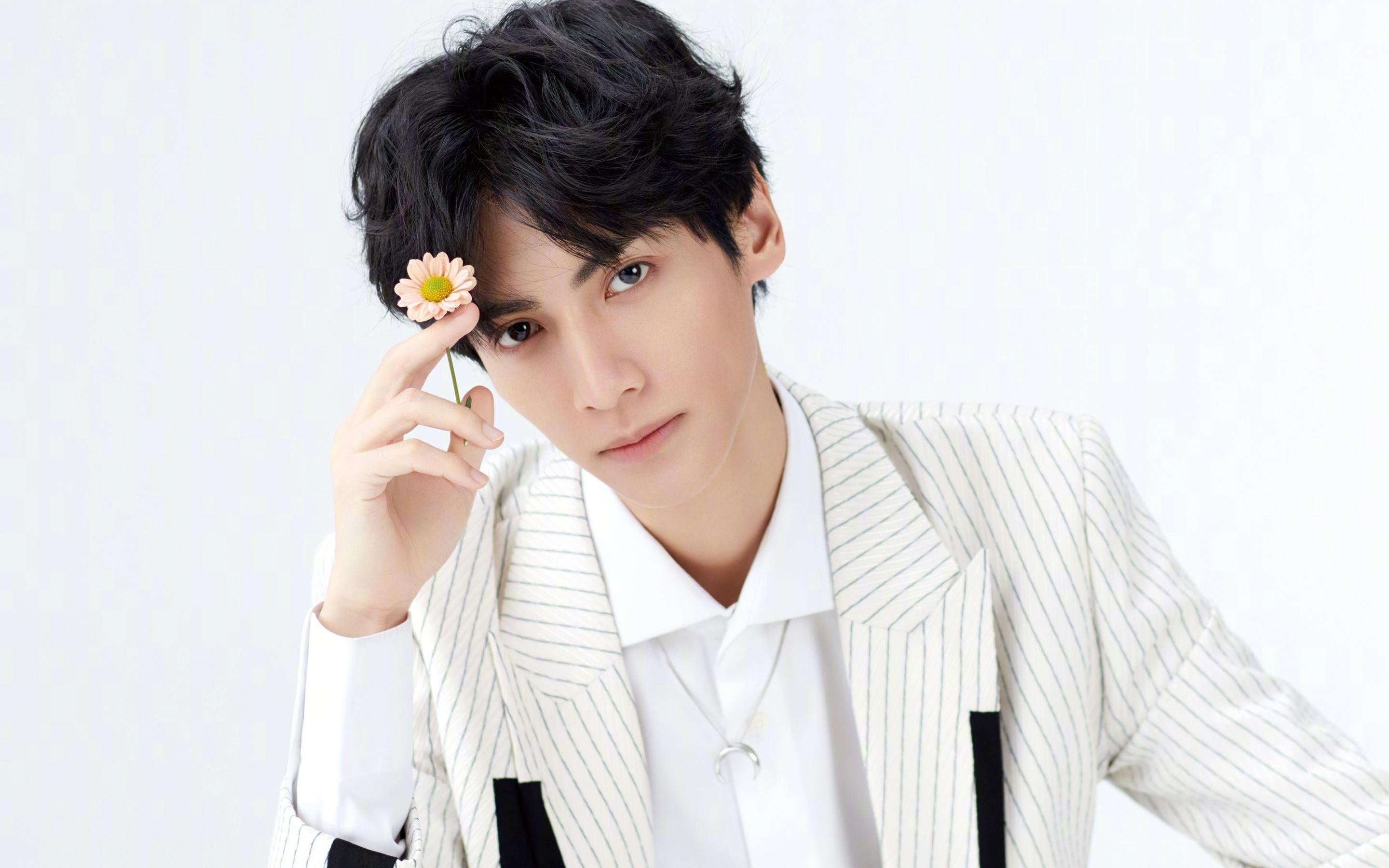 九游娱乐APP-足球联赛新人横空出世表现惊艳，足球新人排名